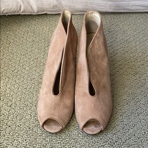 Adrienne Vittadini • Grandeur Ankle Bootie